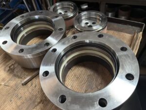 2 hydraulic cylinder glands for Komatsu PC2000 excavators